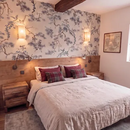 Rustique Avec Cheminée, Terrasse Et Garage à Val D'isère - Fr-1-694-16 *